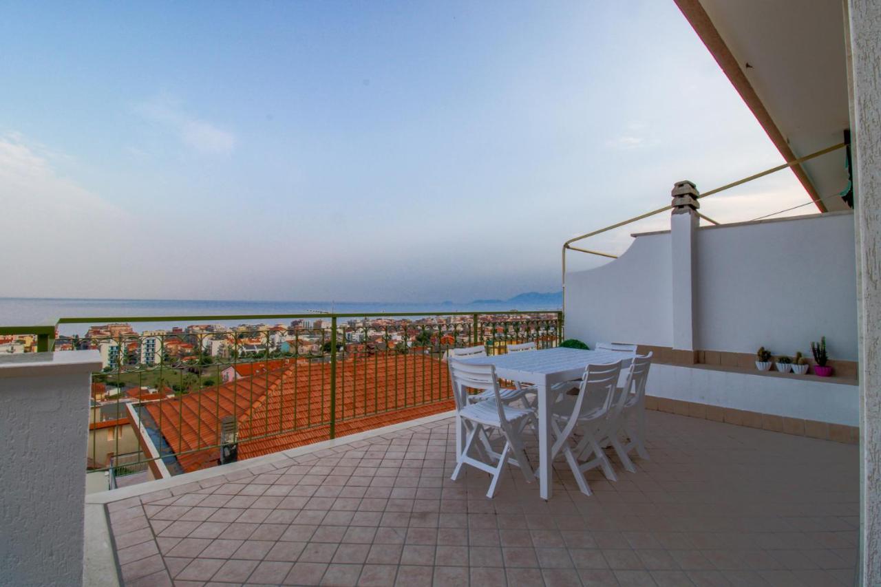 Апартаменты La Terrazza - By Ligooria Пьетра-Лигуре Экстерьер фото